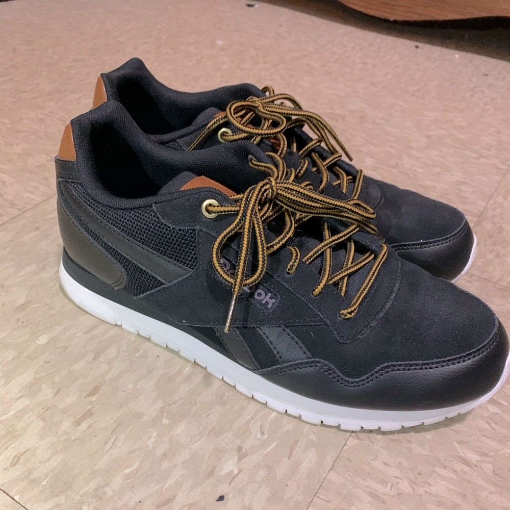 Reebok Classics Mens 9 Training Sneakers Black Suede Low Top Athleisure Shoes